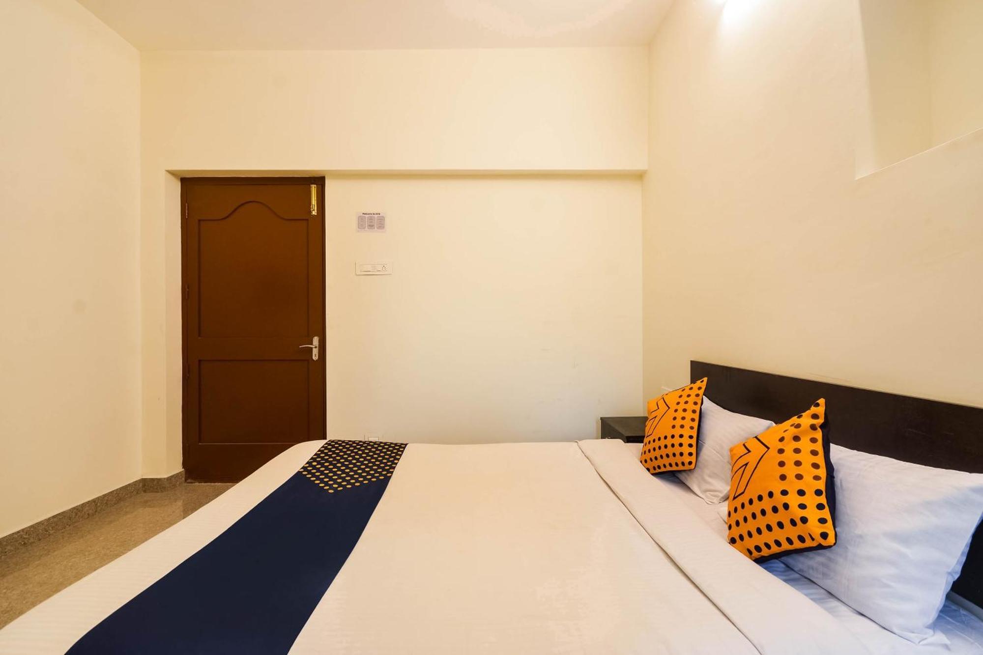 สปอต ออน 76317 สตาร์ เรซิเดนซี Hotel โคอิมบาทอร์ ภายนอก รูปภาพ